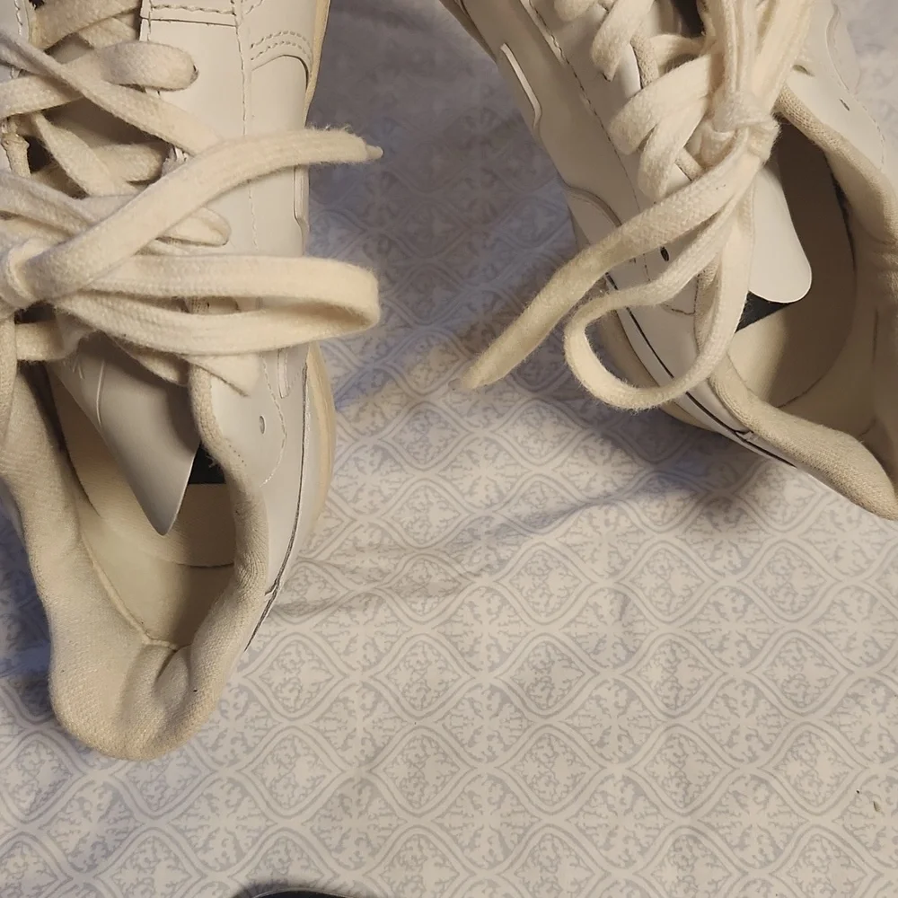 Veja V-10 All White Low Top Lace Up Sneakers Size 37/6 Women